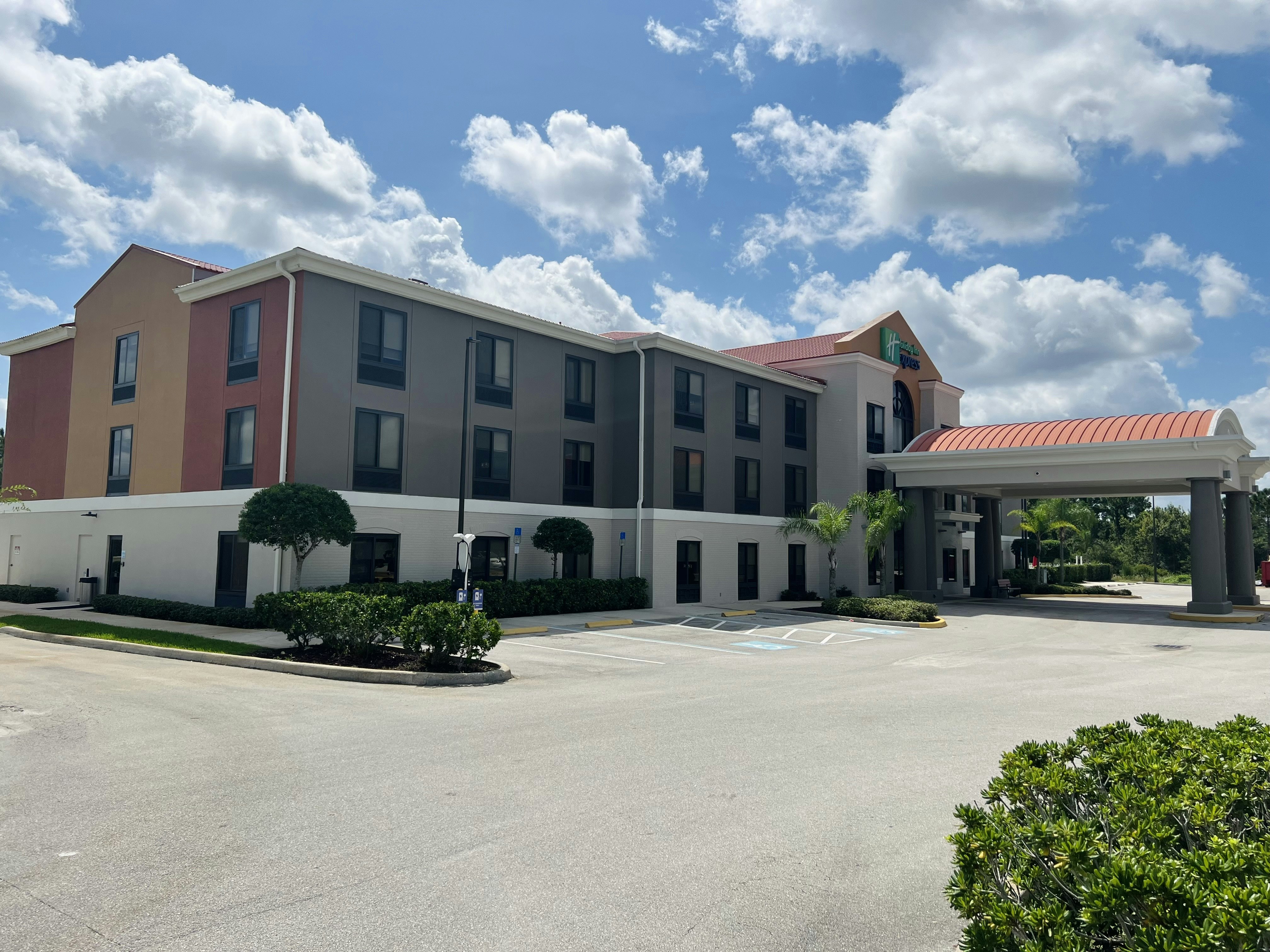 Holiday Inn Express Hotel & Suites Sebring 6/73