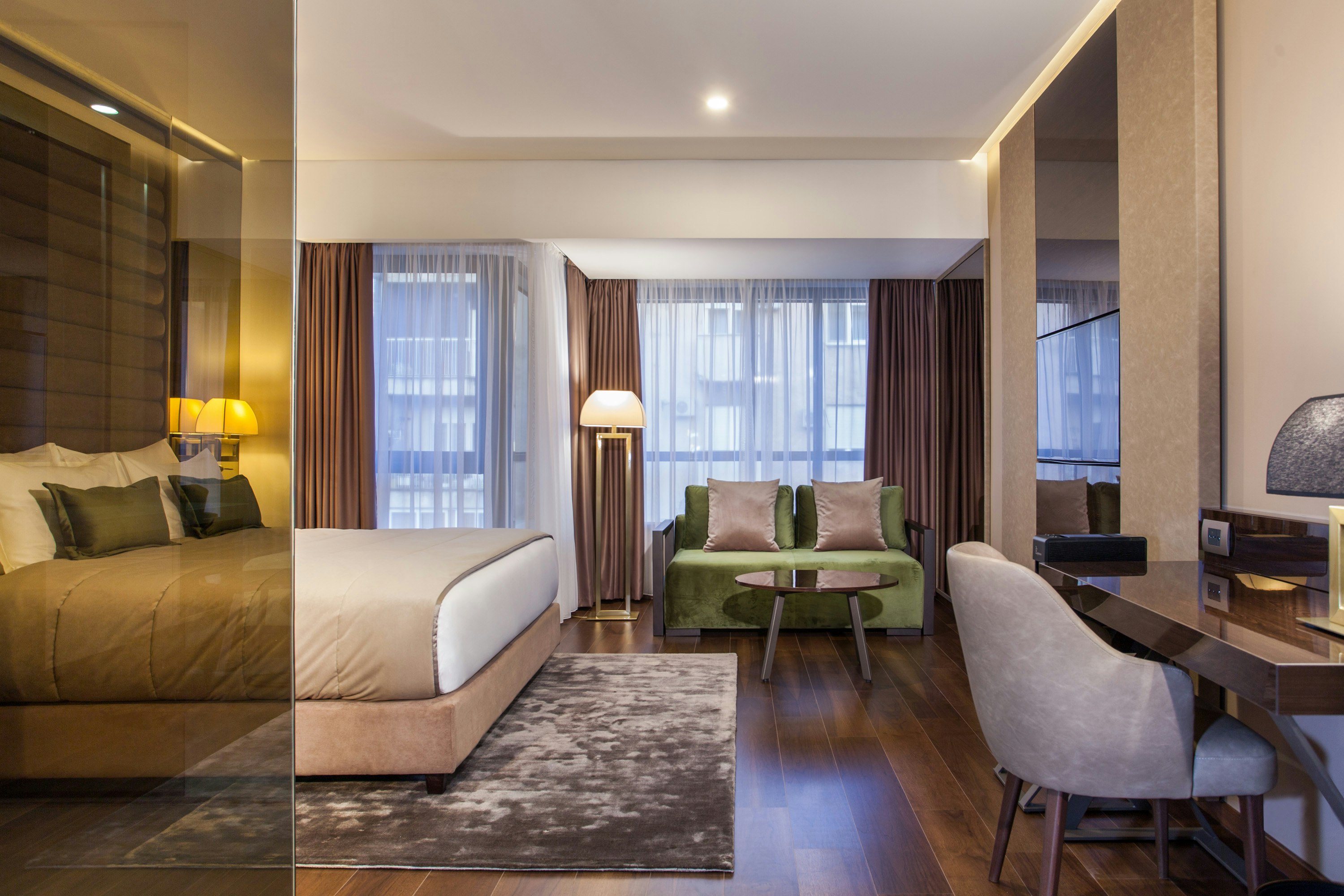 Saint Ten Hotel 24/83