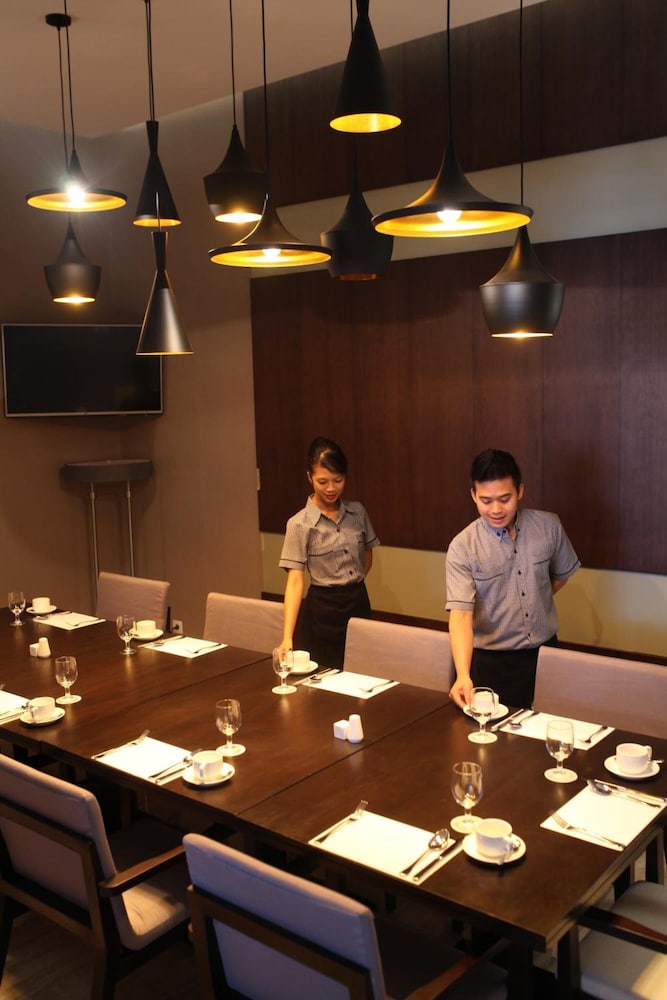 Midtown Hotel Samarinda 56/60