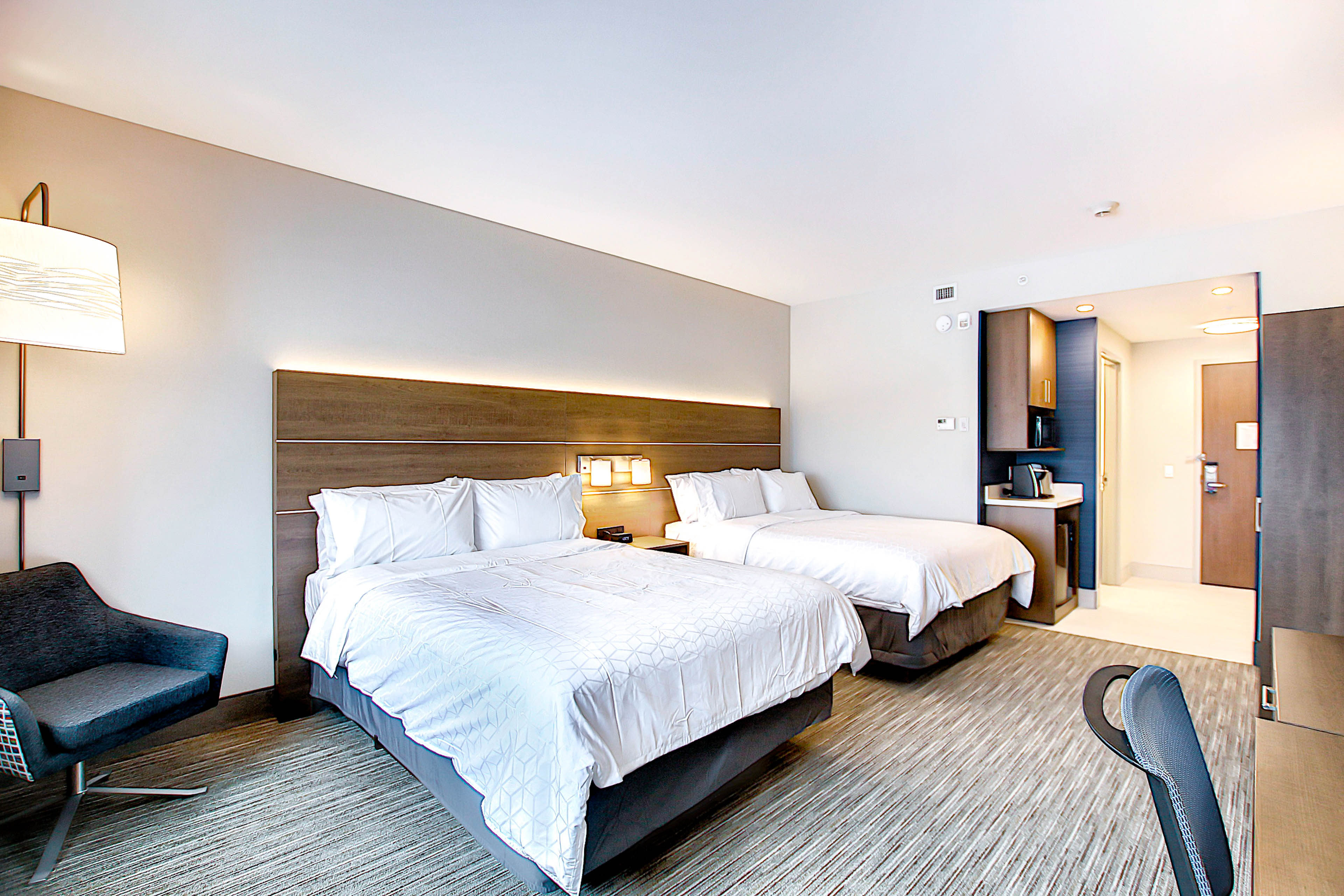 Holiday Inn Express Suites Calgary Airport Trail Ne 11/38