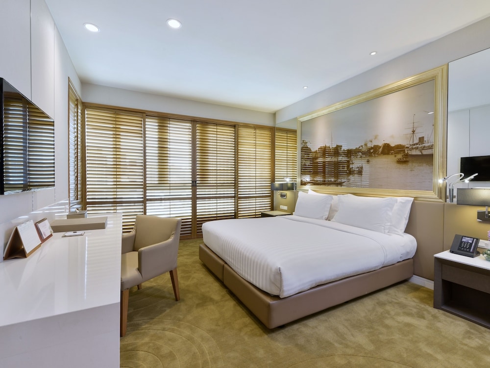 CORNER BALCONY SUITE
