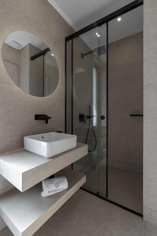 Kymothoe Elite Suites 94/97
