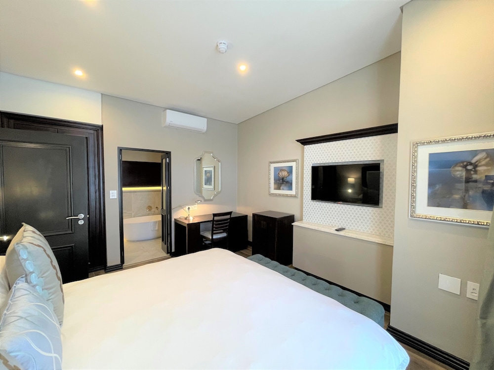 Premier Hotel Cape Town 17/82