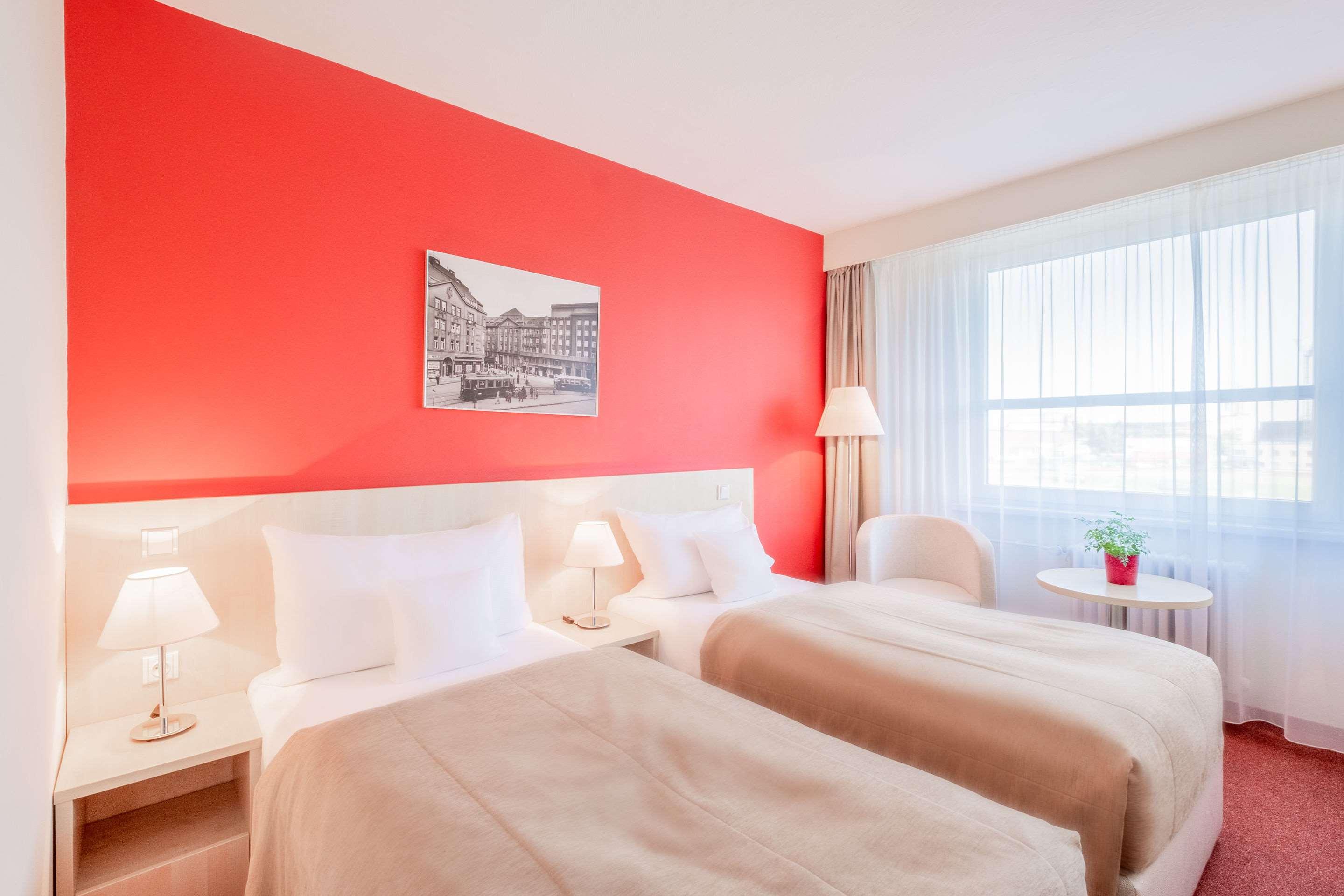 Business, Twin Beds