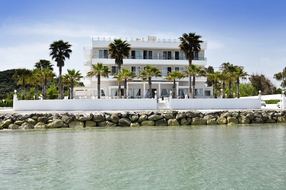 Sidari Beach Hotel 66/81