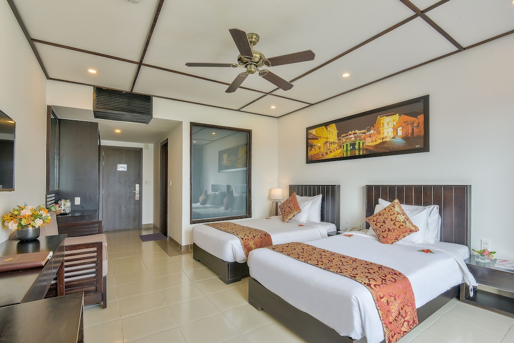 PREMIER, TWIN BEDS, CITY VIEW, BALCONY