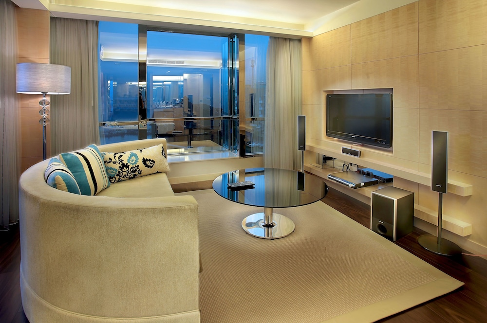 THE CRYSTAL RESORT SUN MOON LAKE 43/50