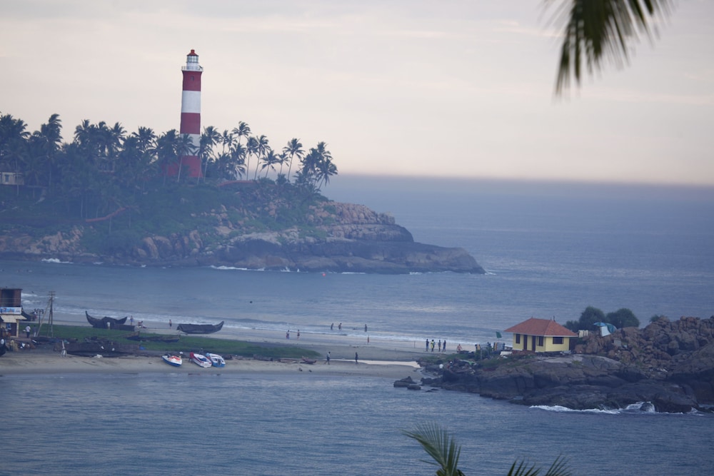 KOVALAM BEACH HOTEL 29/36
