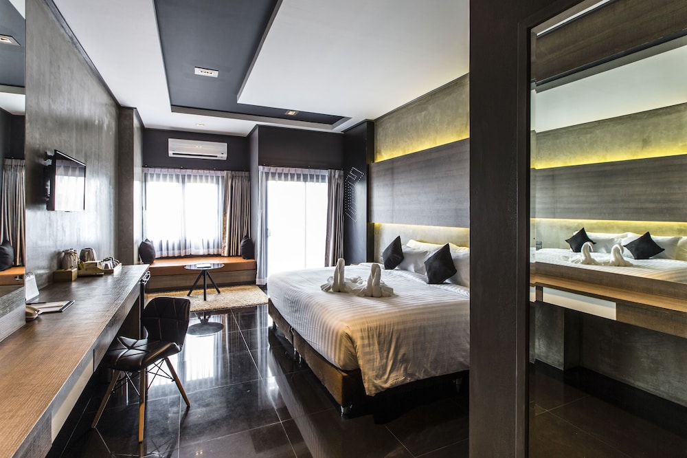 Cresco Hotel Buriram 20/100