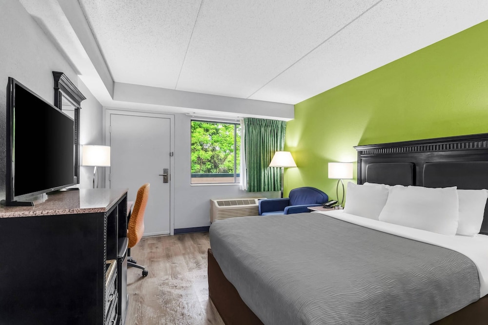 Quality Inn & Suites Gibsonia - Pittsburgh North PA 23/68