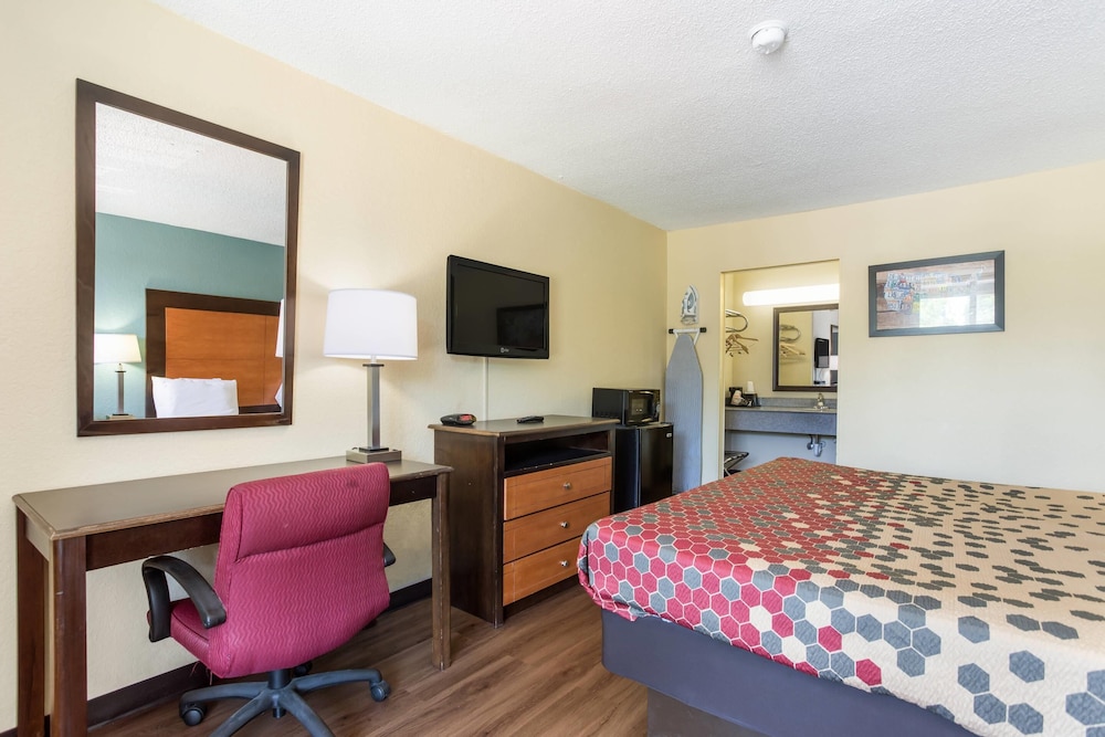 Econo Lodge Gallatin - Metro Nashville 27/43