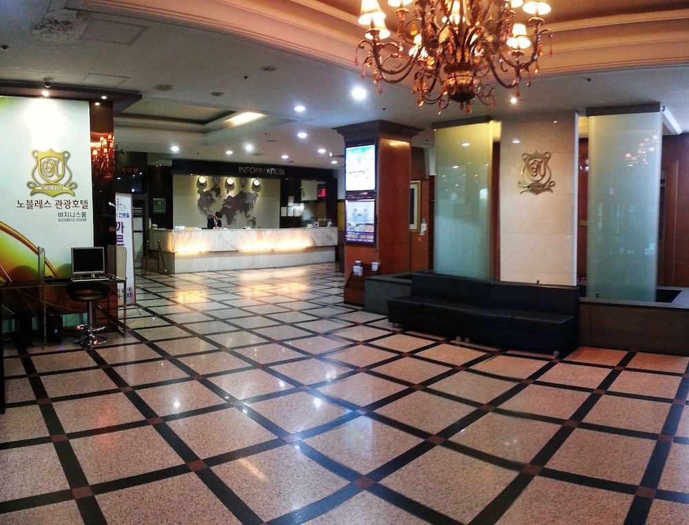 Noblesse Hotel photo4