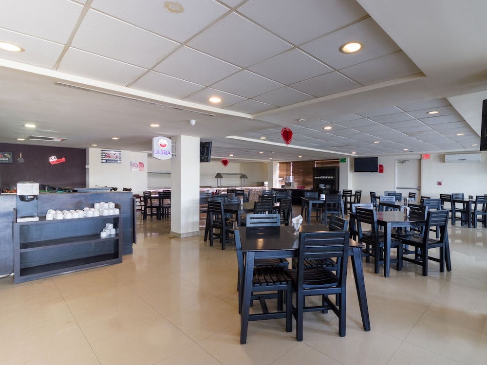 Capital O Hotel Herederos, Piedras Negras 28/35