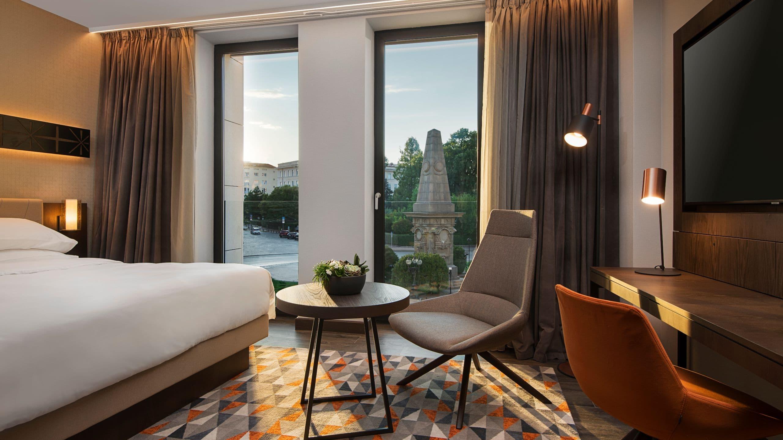 Regency, Suite, Square View