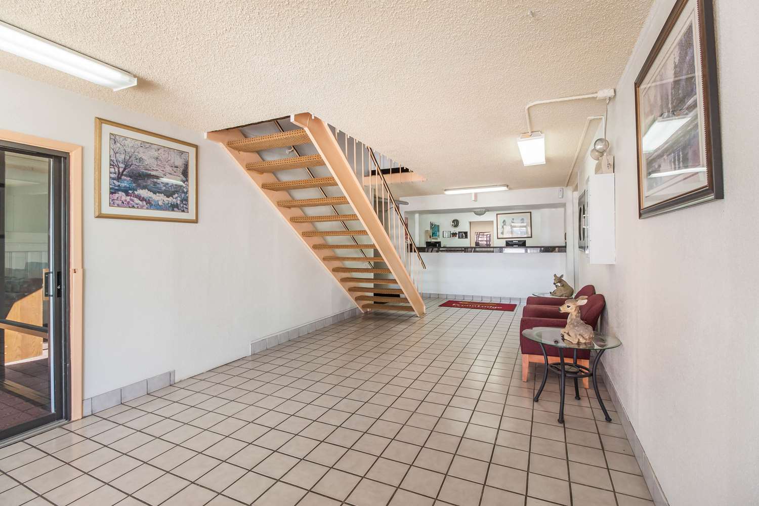 Econo Lodge Lexington, NE 13/44
