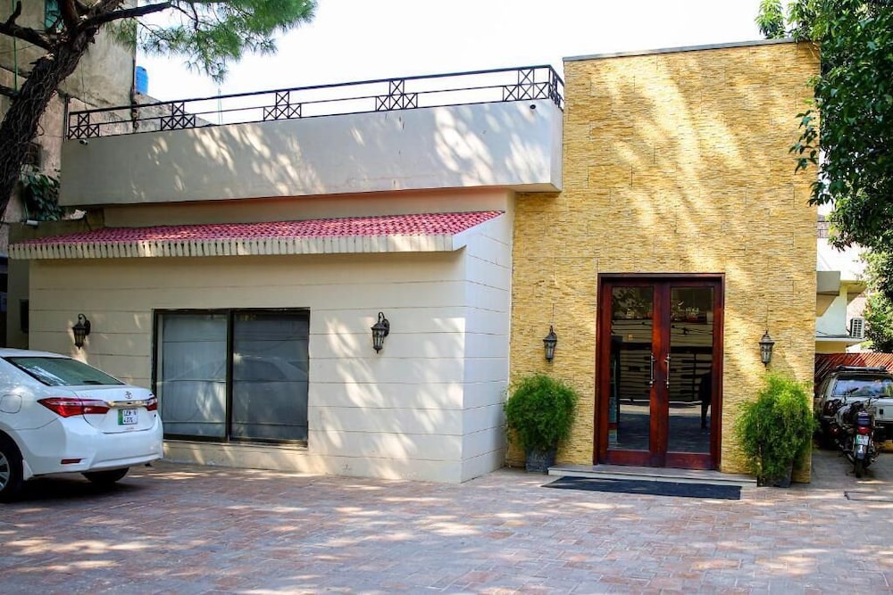 SHELTON HOUSE, LAHORE 23/24
