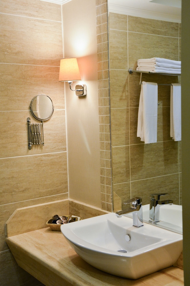 Azka Hotel 28/78