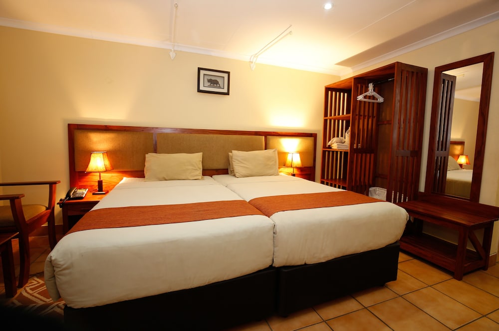 ROOM, TWIN BEDS
