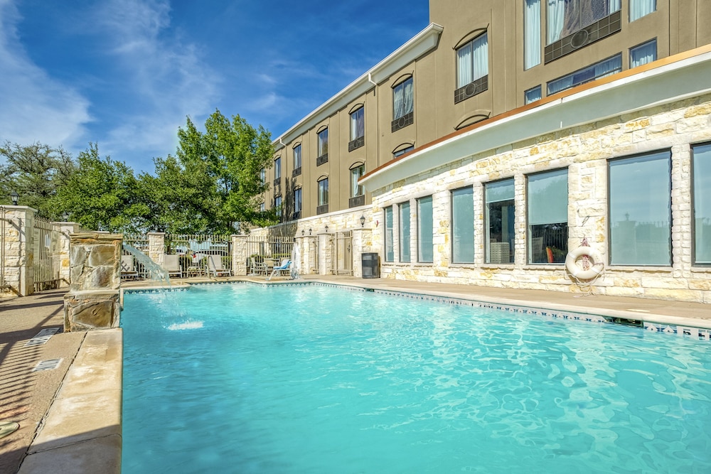 Holiday Inn Express Suites Beeville 1/76