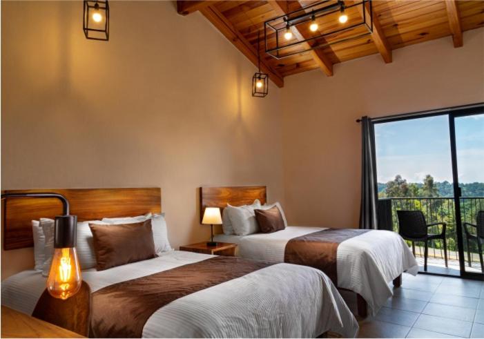 Deluxe, 2 Queen Beds
