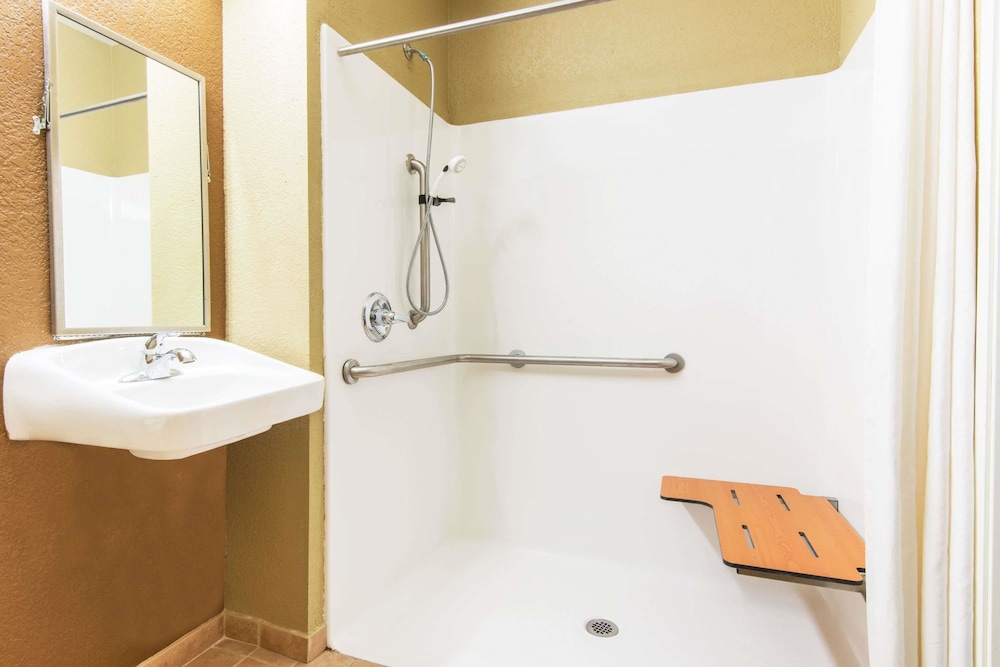 Microtel Inn And Suites Montgomery Al 18/38