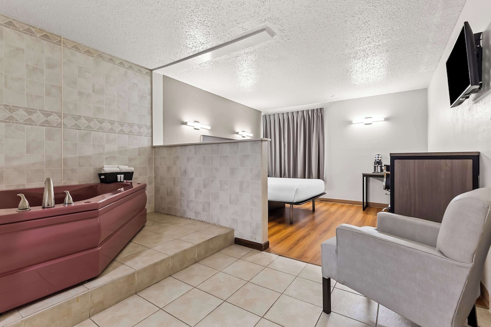 Red Lion Inn & Suites Pontoon Beach 38/55