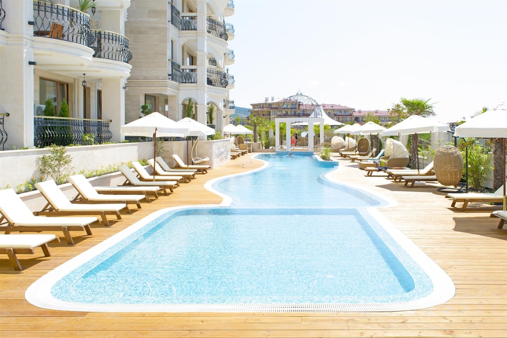Harmony Suites 10 40/42