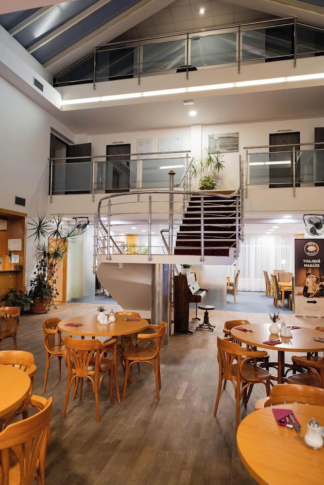 Hotel Atrium 61/73