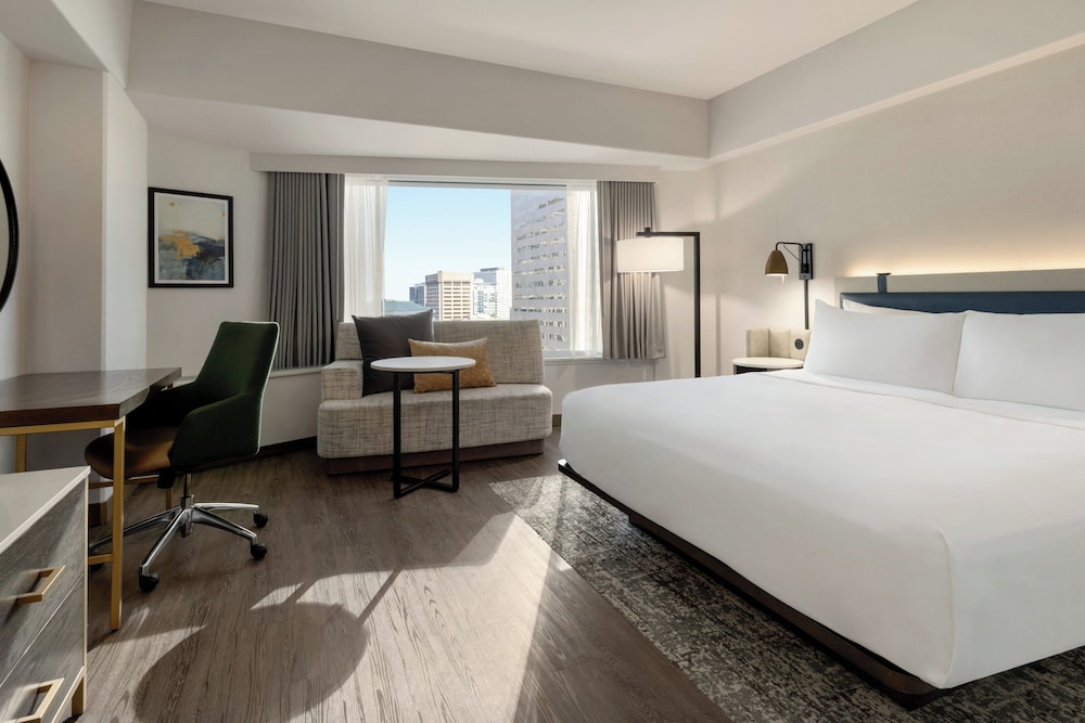 Premium, King Bed, Space Needle View