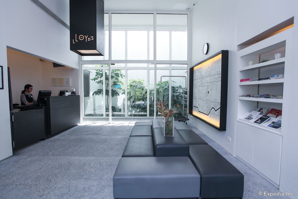 Lloyd Apos S Inn 35/60