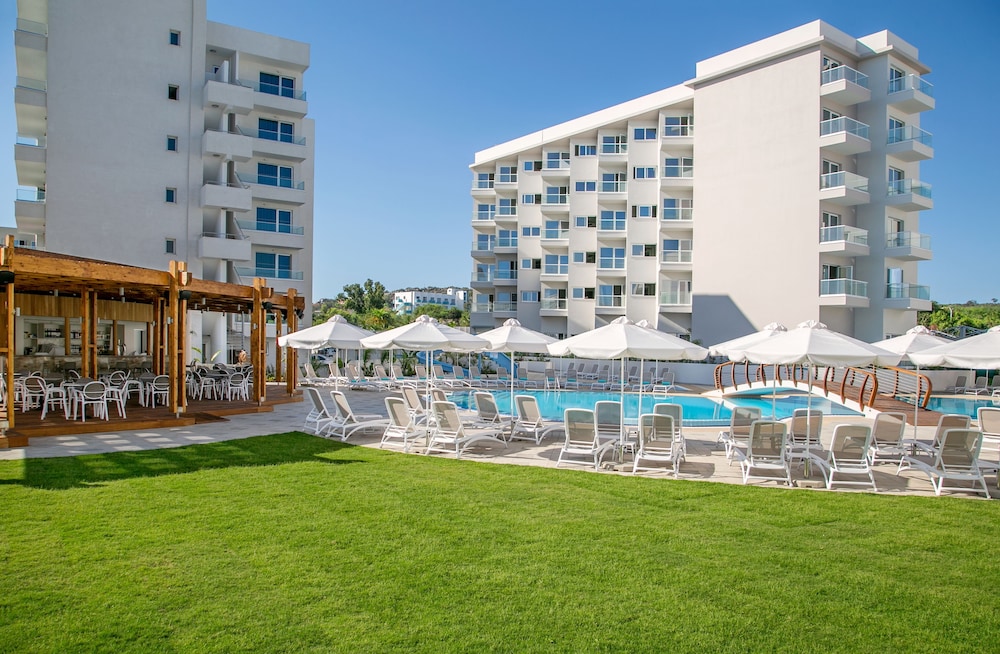 Vangelis Hotel Apartments 66/72