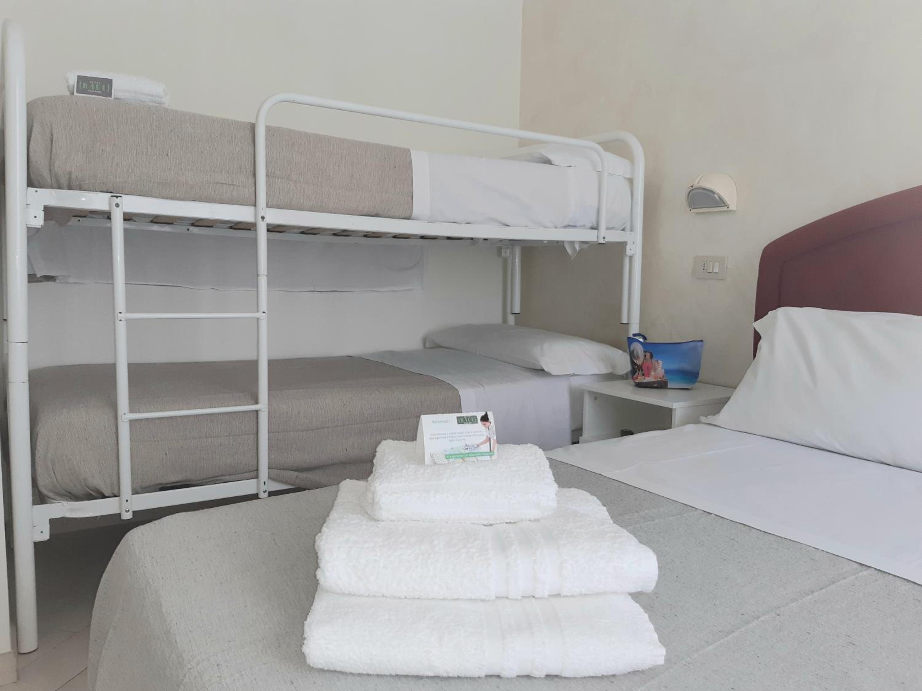 Hotel Raul 33/50