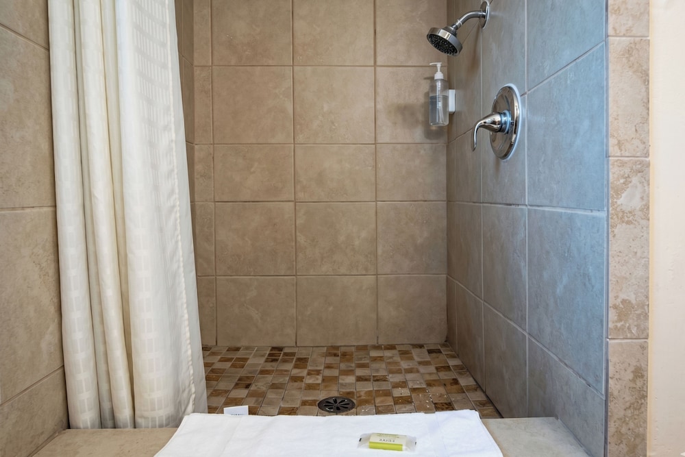 غرفة بسريرين كوين، Om Park Inn and Suites El Cajon near San Diego 9/10