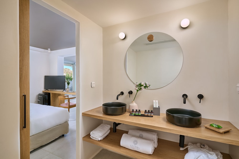 Adorno Beach Hotel and Suites 74/76