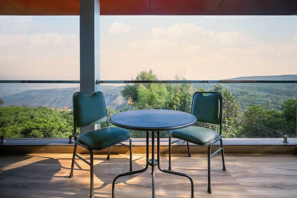 Bella Vista Resort 64/68