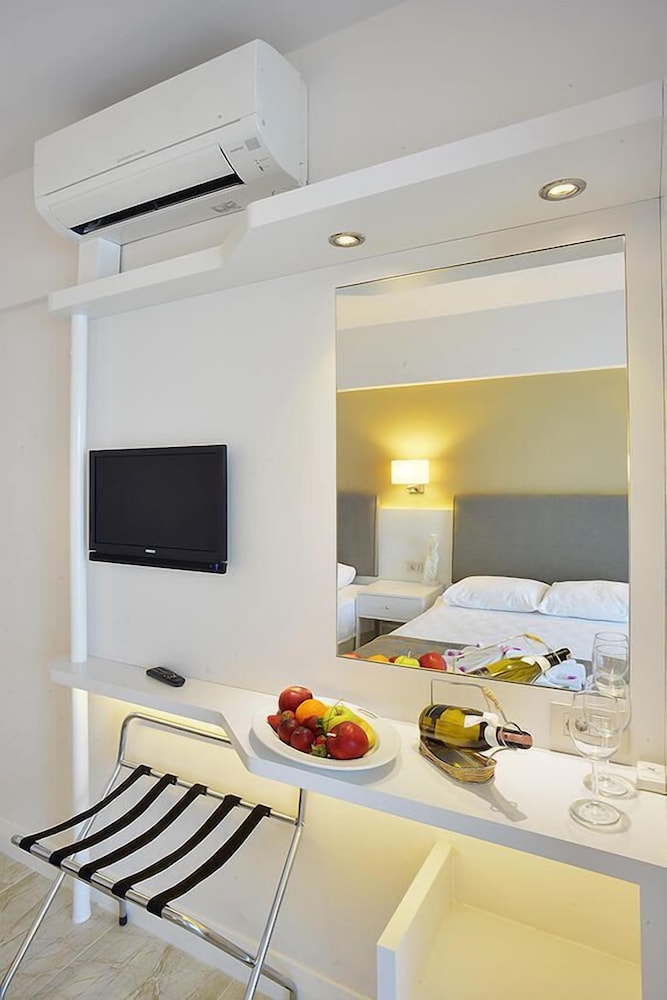 Maris Beach Hotel 9/29