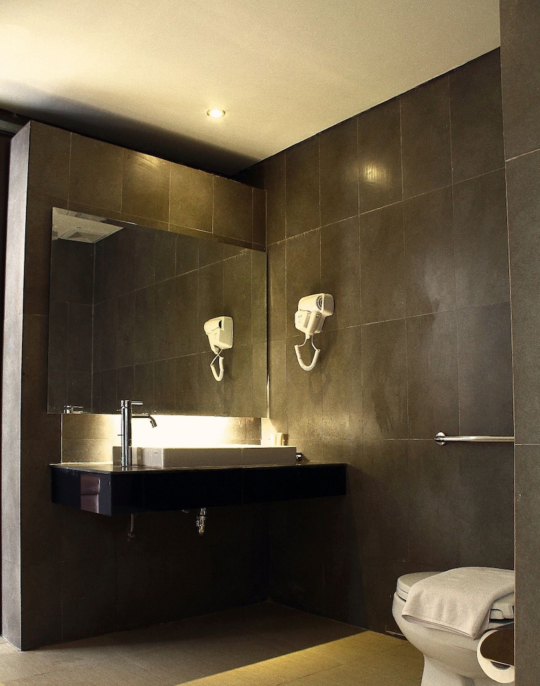 Crystal Lotus Hotel 25/63