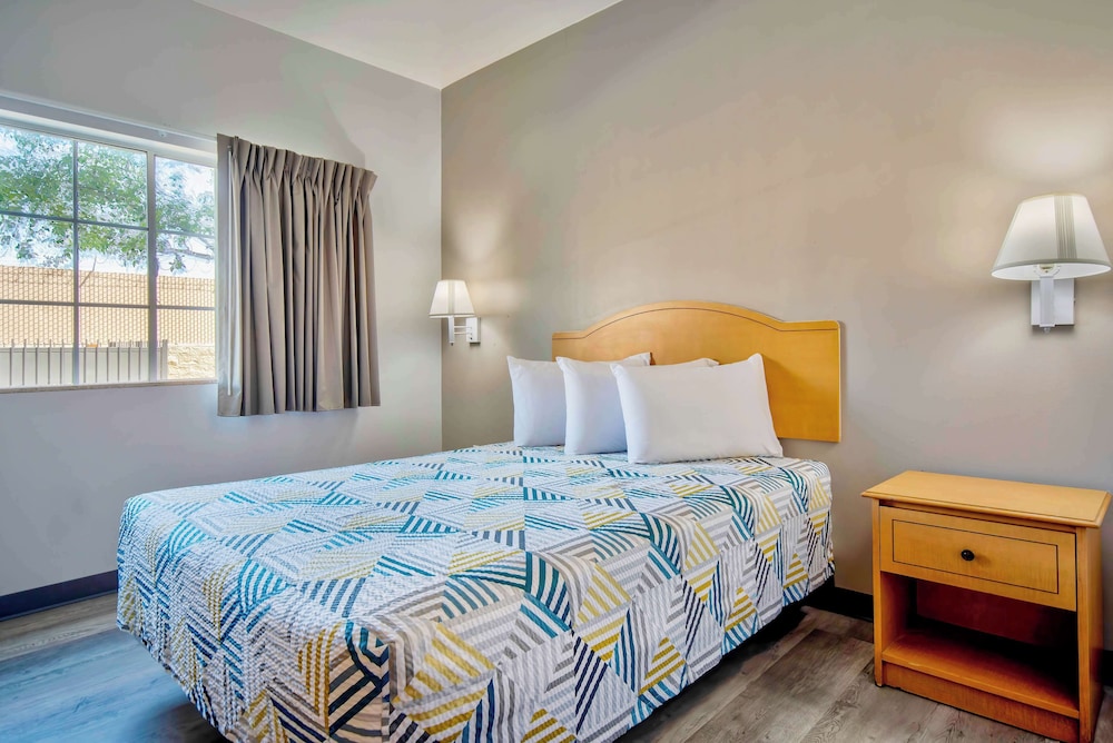 DELUXE, QUEEN BED, ACCESSIBLE