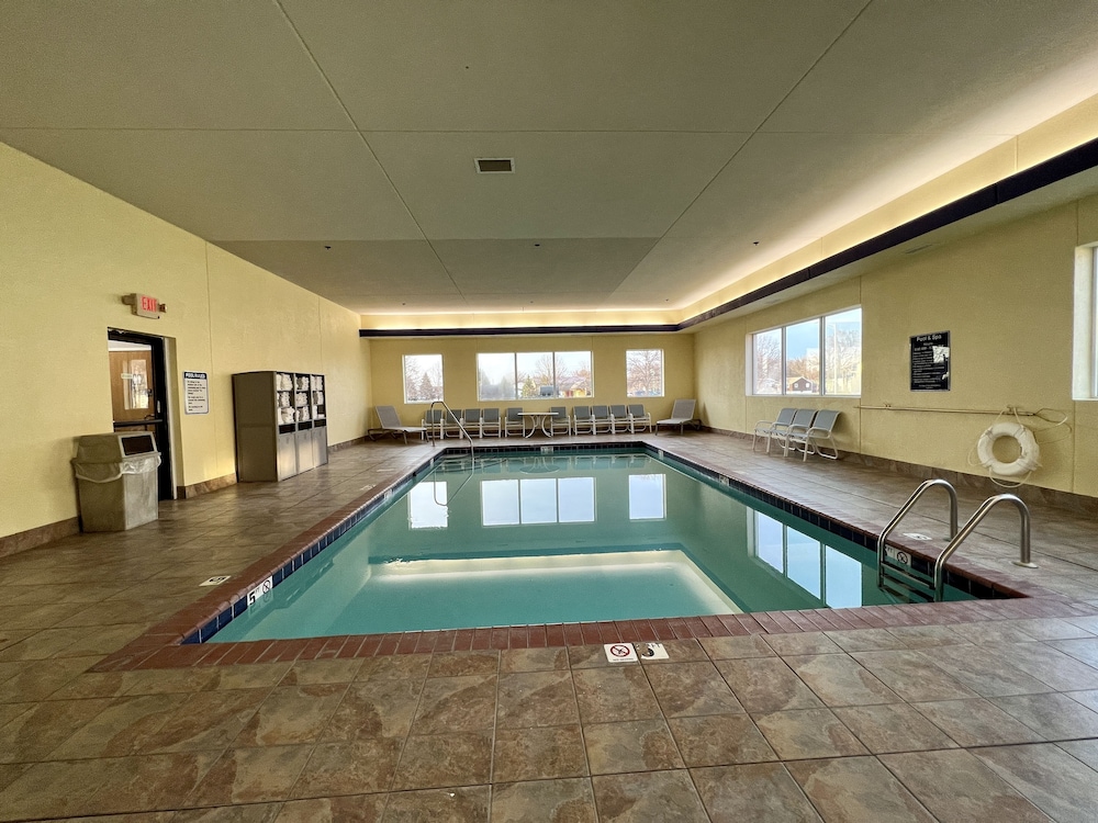 Reston Inn & Suites 20/50