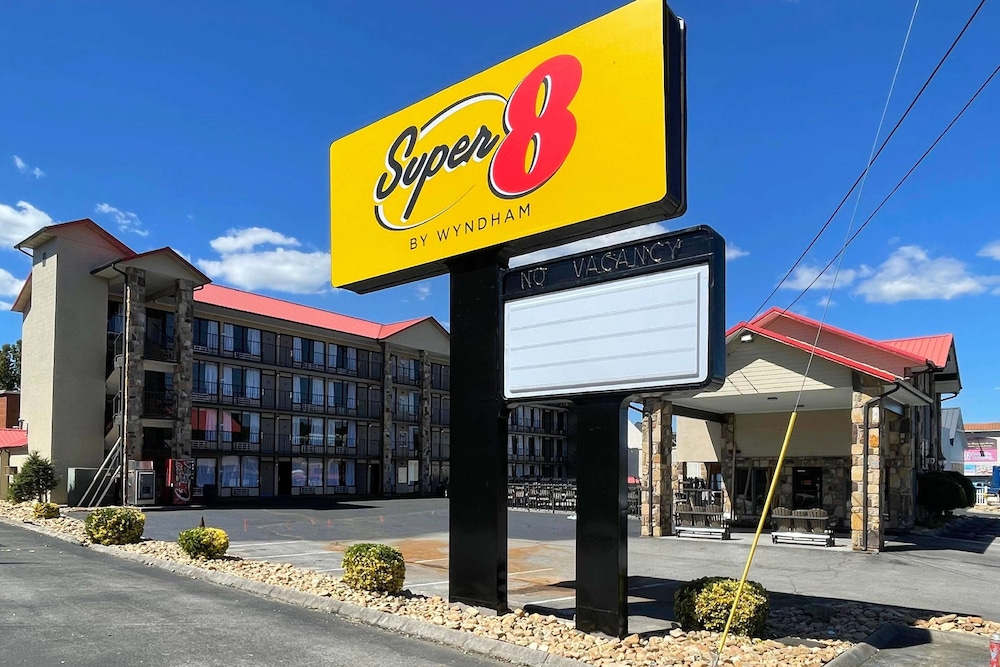 Super 8 By Wyndham Wall