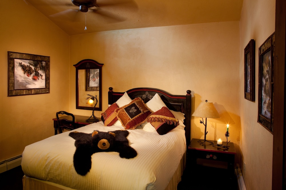 Alpine Village Suites 10/50