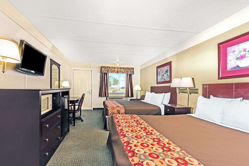 Days Inn by Wyndham Gainesville 26/49