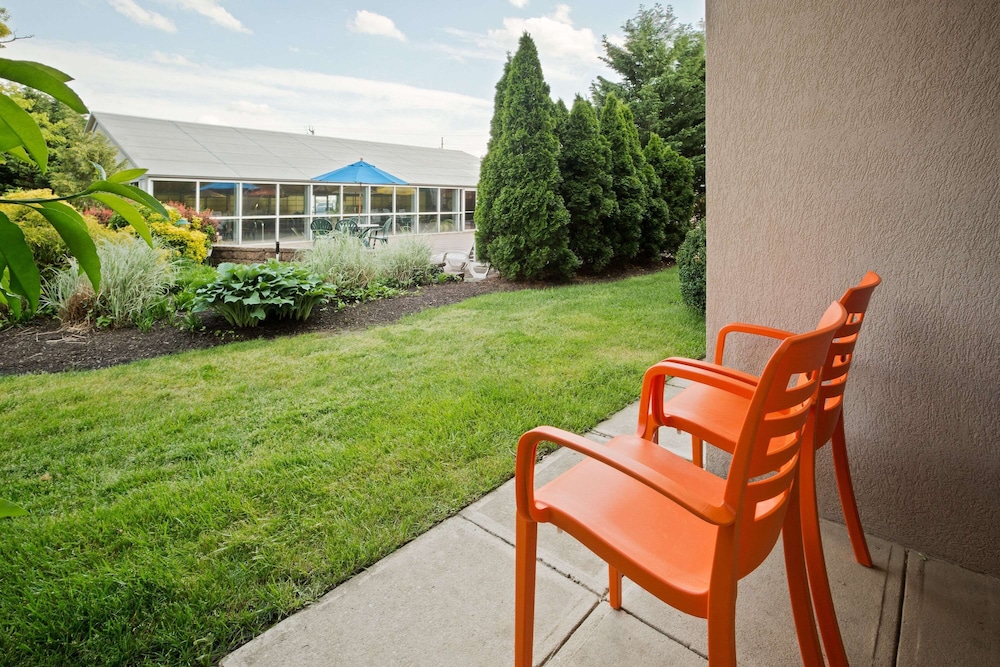Howard Johnson by Wyndham Toms River 38/41