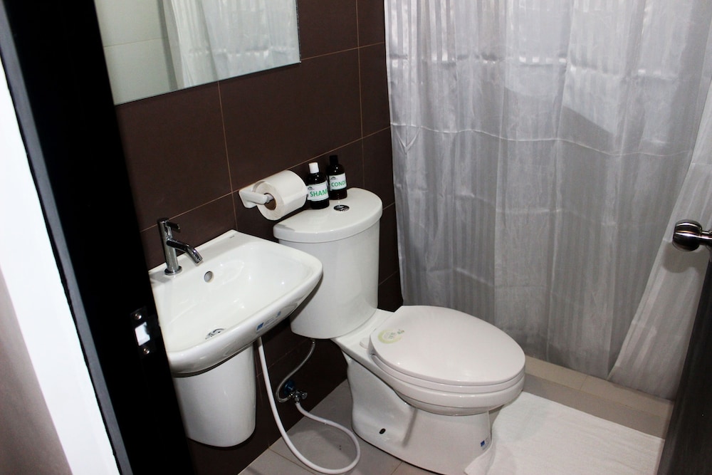 Acacia Garden Inn 64/66