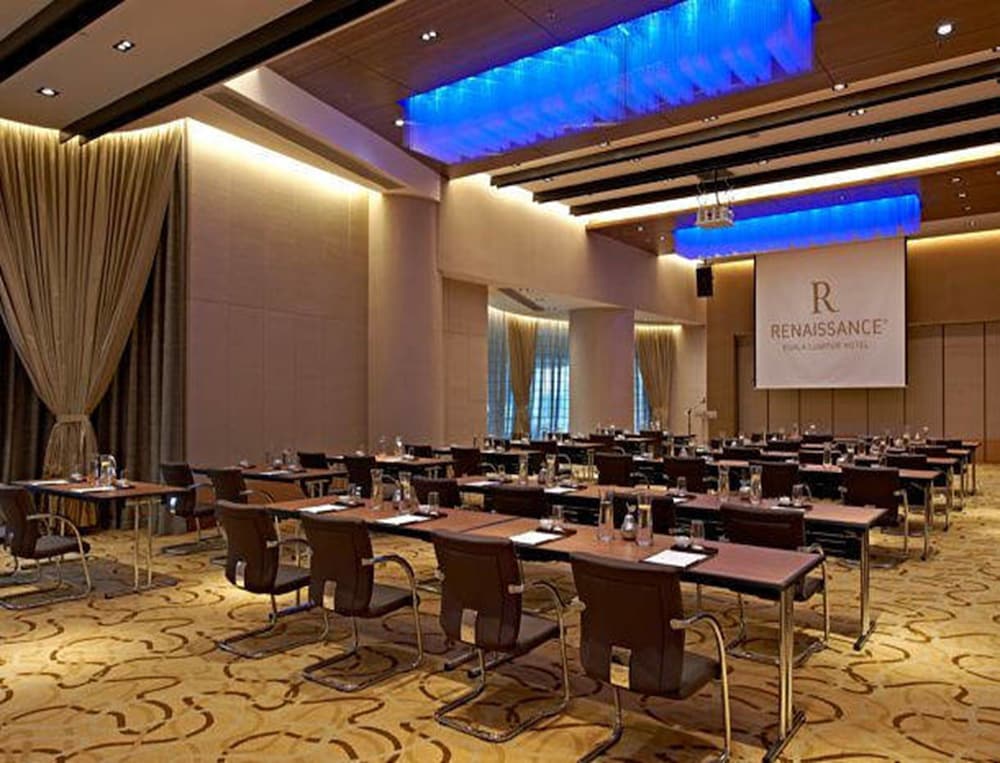 Renaissance Kuala Lumpur Hotel & Convention Centre 34/35