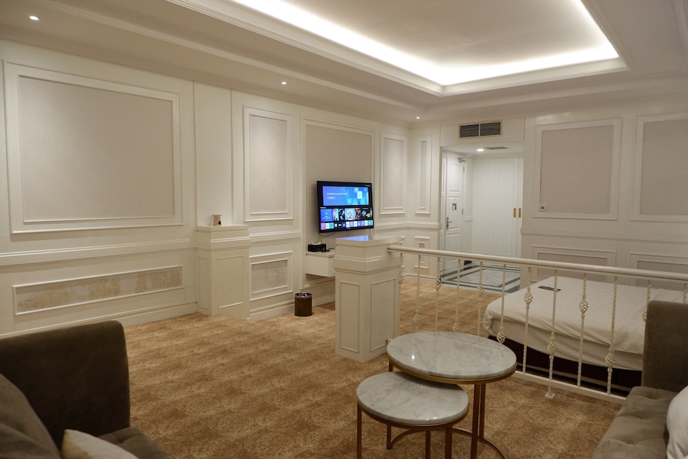 The Grantage Hotel and Sky Lounge 25/50