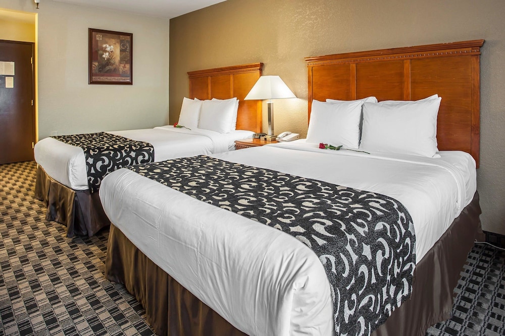 Clarion Inn Renton-Seattle 7/33