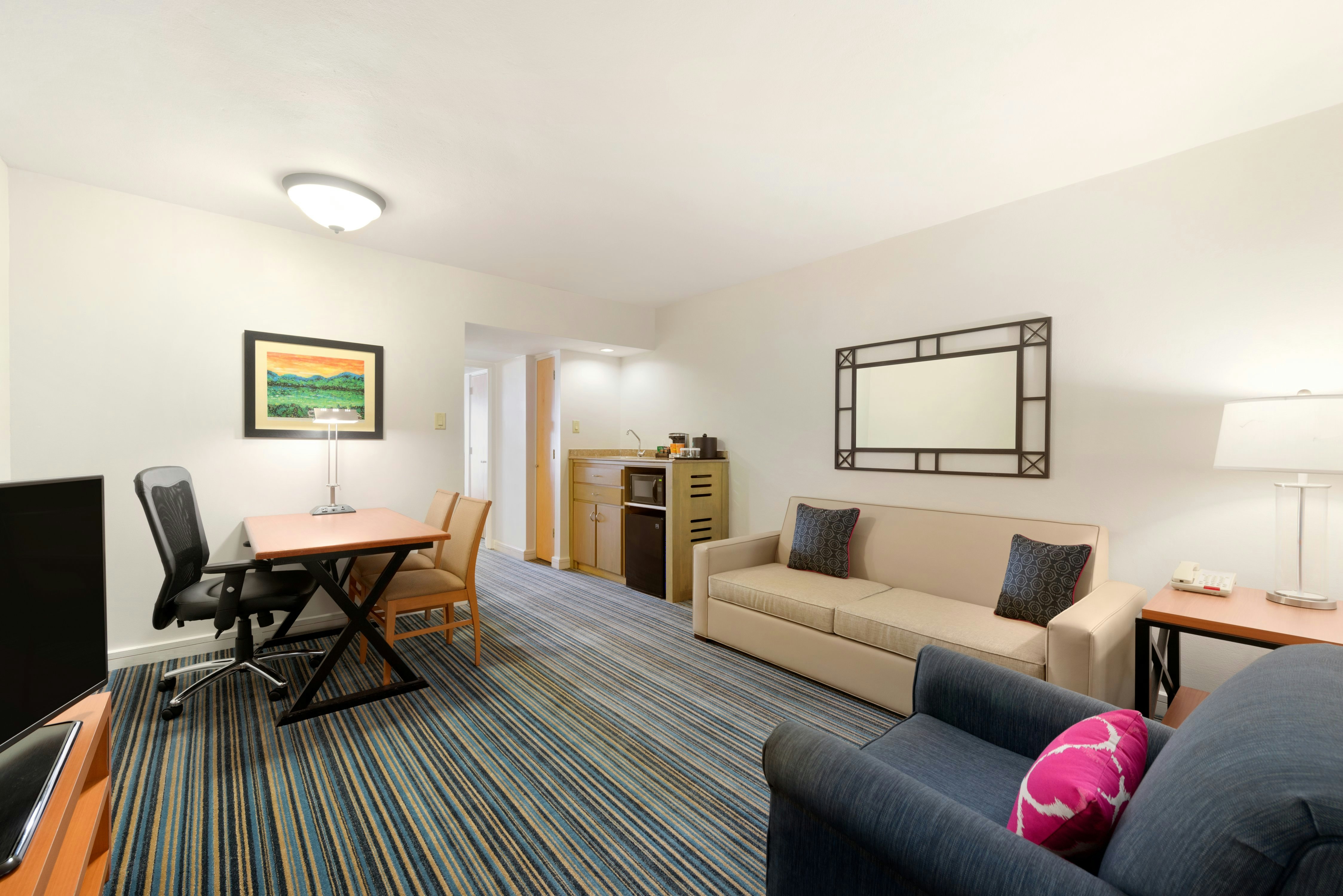 SUITE, KING BED, ACCESSIBLE
