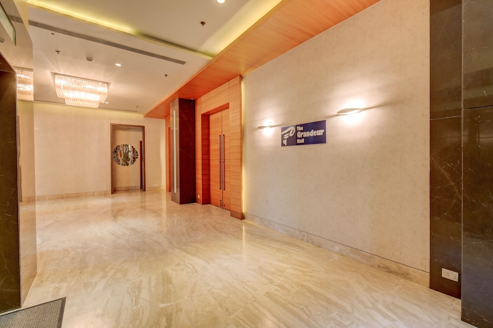 The Ssk Solitaire Hotel & Banquets 10/50
