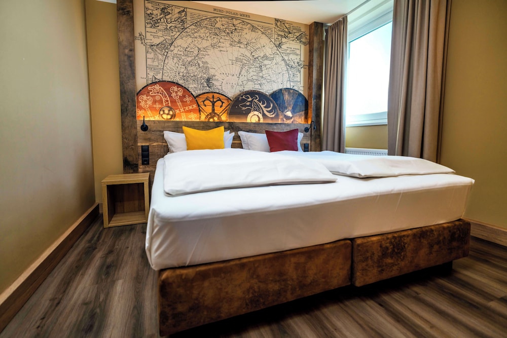 2 Bedrooms, Family Suite, King Bed, Bunk Bed, Resort View